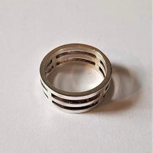 Load image into Gallery viewer, Minimalist Three Bar Ring